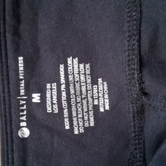 🆕️ Bally / Total Fitness woman's size medium black capri leggings - Picture 5 of 5